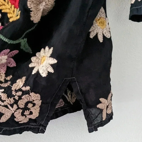 Johnny Was Edith Floral Embroidered Tunic - Picture 6 of 9